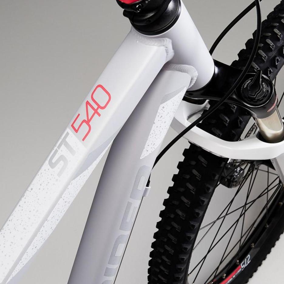 The perfect women's MTB designed for riders looking to get into off road riding! 

An ideal bike for XC and trail riding, take a look: 👉 bit.ly/2HwtJfH
#MountainBiking
