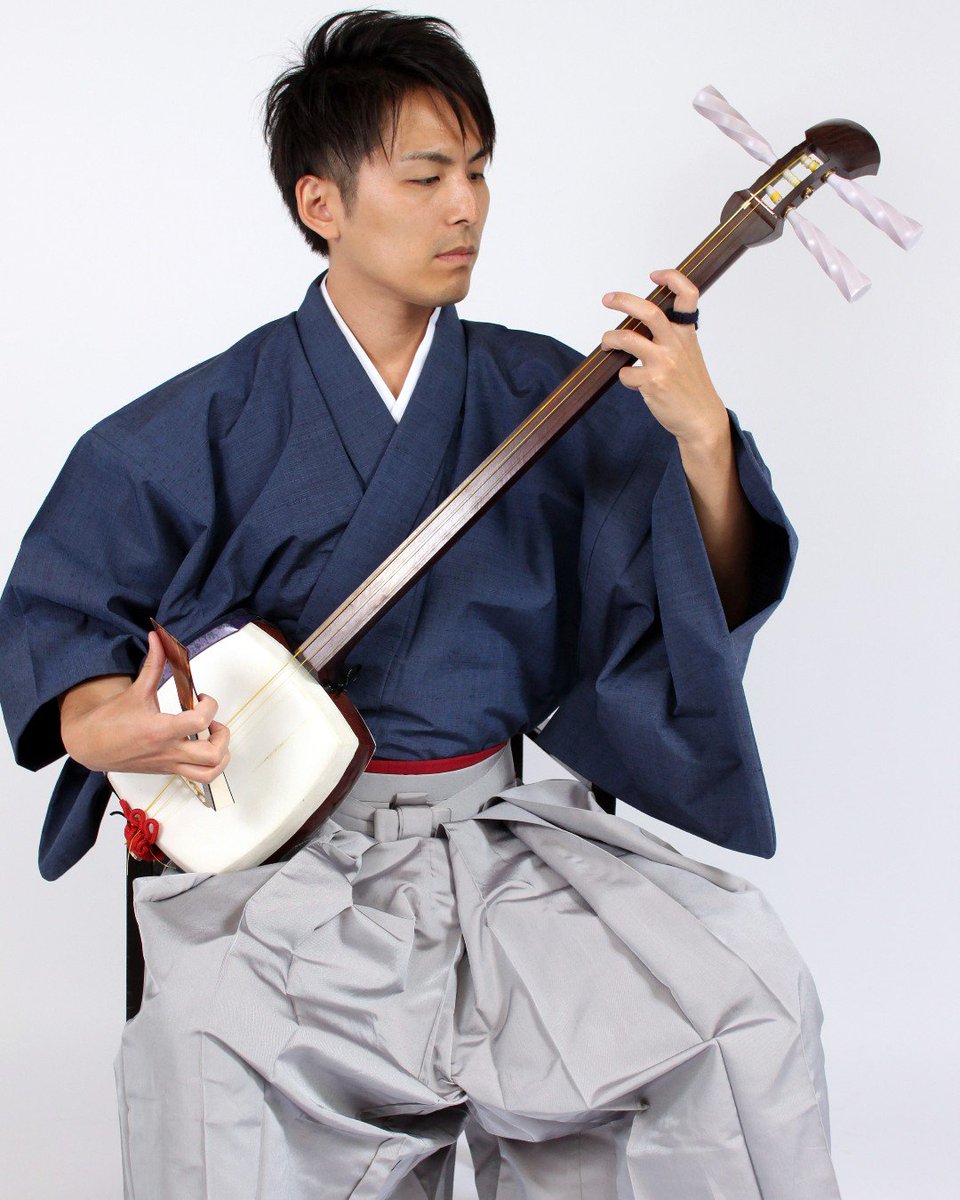 Японская трехструнная лютня с длинной шейкой. Цугару сямисэн. Японский инструмент сямисэн. Сямисэн в Японии. Сямисэн хосодзао.