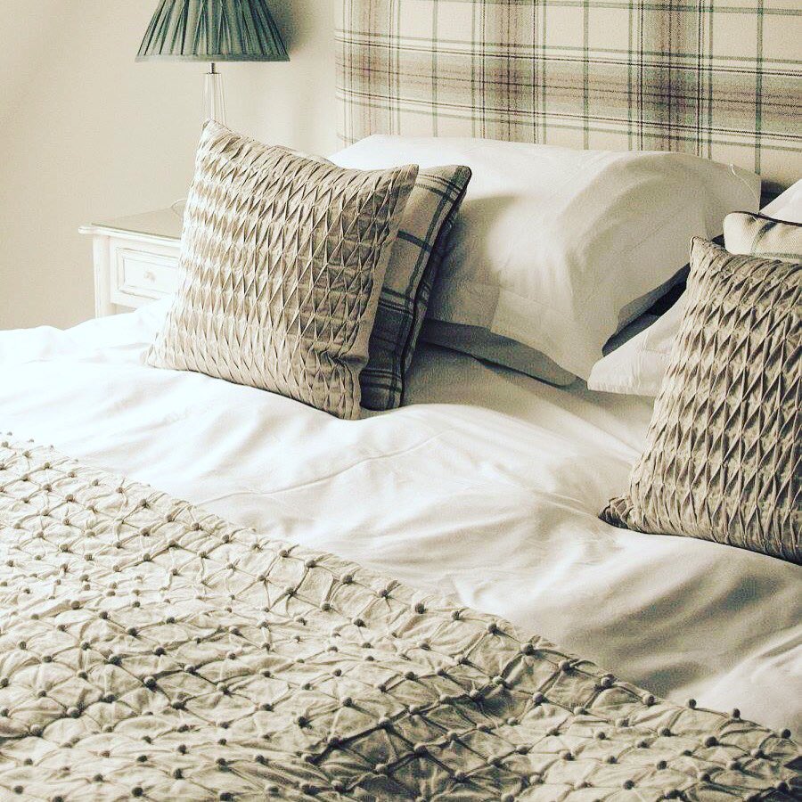 Another whole house let this weekend for a group of friends getting together - if you are looking for a house near Bath with en-suite rooms that can accommodate a large group contact us lornehousebox.co.uk #holidayhouse #groupgetaway #henweekend #wholehouselet #rentahouse