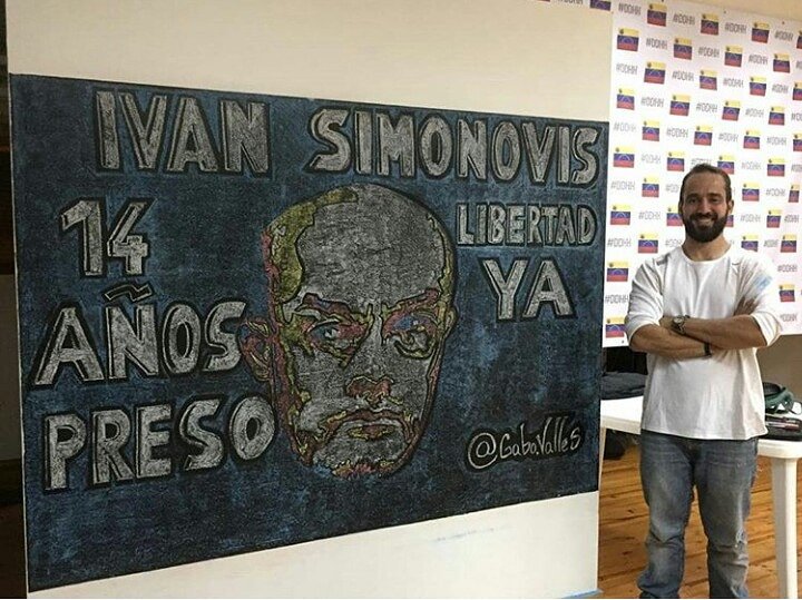 Solo siento una inmensa felicidad por <a href="/Simonovis/">Iván Simonovis</a>, su esposa <a href="/bonypertinezh/">Bony Pertíñez</a> y toda su familia. Fueron más de 14 años de tortura por la dictadura chavista. Donde esté, pido a Dios que lo proteja. Este mural lo hice a su honor hace unos meses en el museo de DDHH de <a href="/TodosxLibertad/">TodosPorLaLibertad</a>