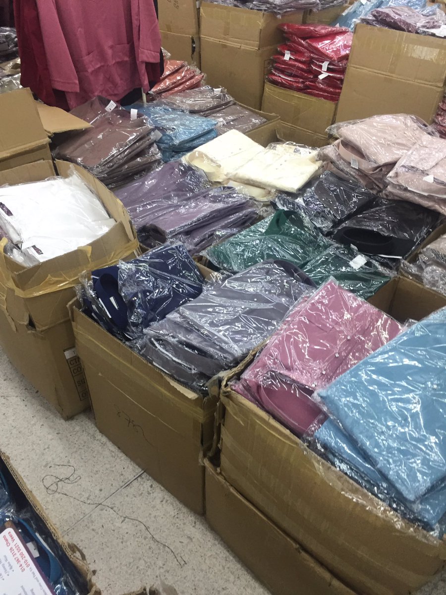 harithrahmanr's tweet photo. To everyone out there, Male especially, instead of buying your baju raya from unknown celebrities with hike up prices, please head to the closest Nagoya textile store and buy your baju raya slim fit with only RM 59.90. Kain elok, ada zip tepi. Baju sepasang. I recommend https://t.co/pENRjBcNXi