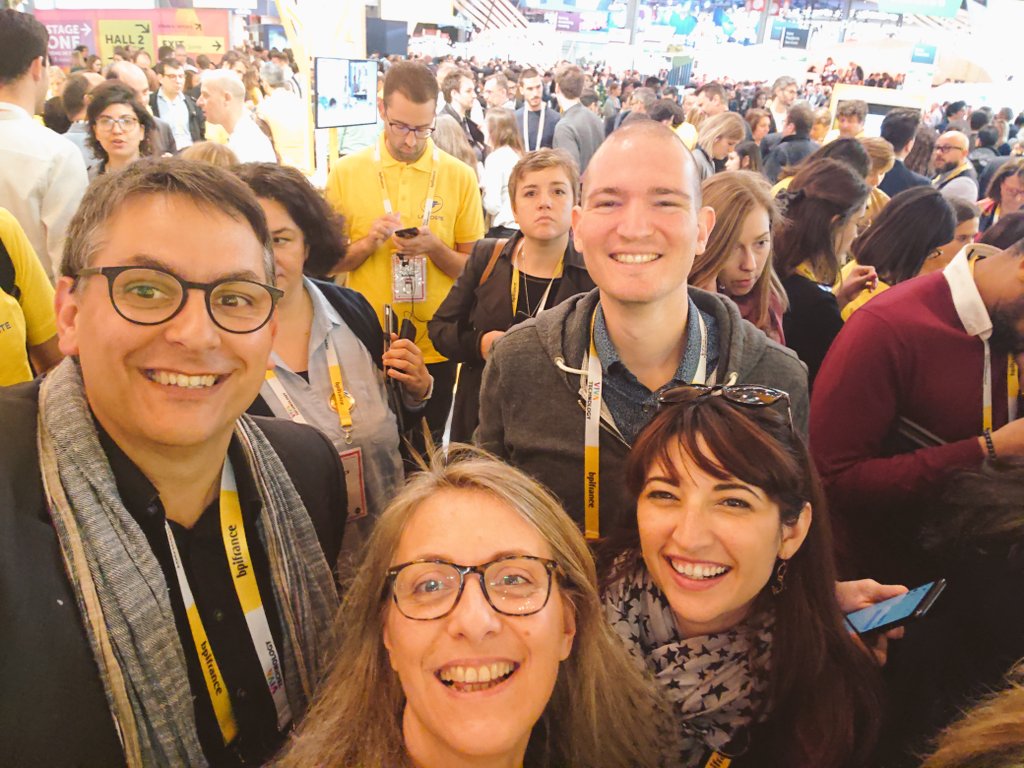 Et un #selfifine #vivatech avec les amis <a href="/lex_hub/">LexHub ✈️</a> <a href="/My_Jomo/">MyJomo</a> et <a href="/DelpheF/">Delphine Bonté Foviaux </a>
Un goût de #ces

Cc <a href="/AngersTech/">La French Tech Angers</a> @philippecouge
