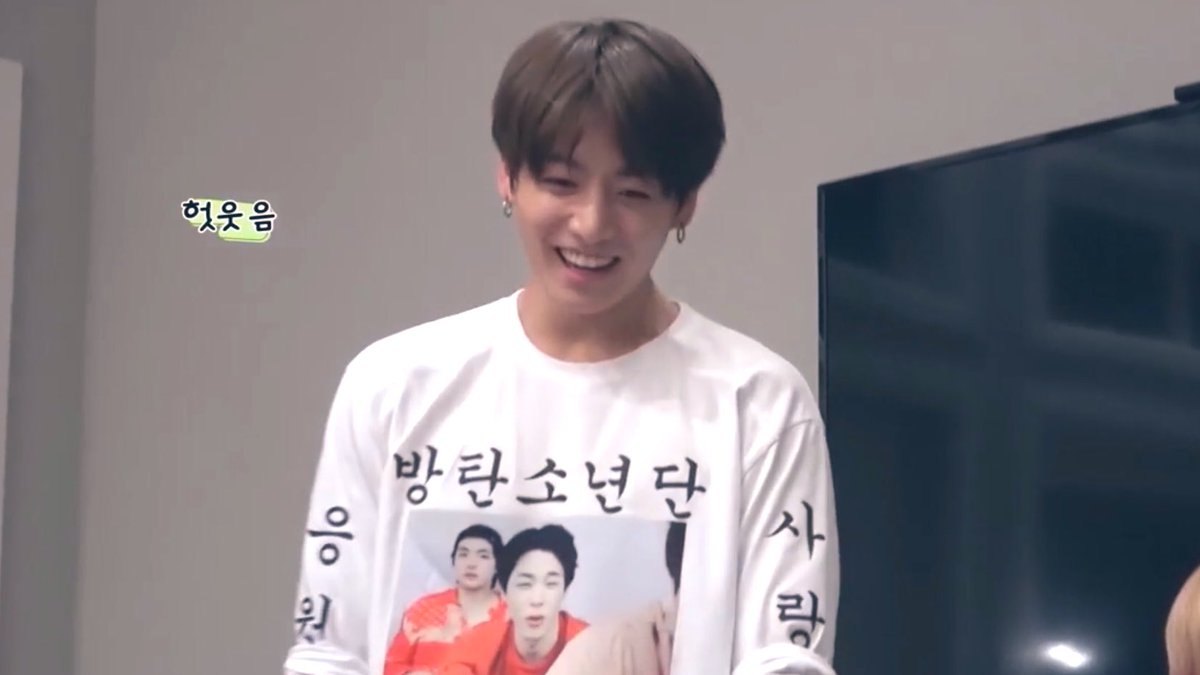 I cant stop watching this episode  he’s so adorable!!  #jungkook  #taehyung  #taekook 