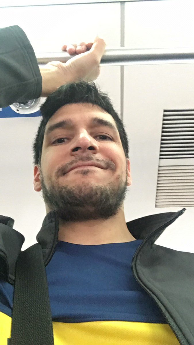 ElRichard_RC's tweet photo. #GenteSelfie colgado del para avalancha del mitre... https://t.co/GBSTWlTXU6