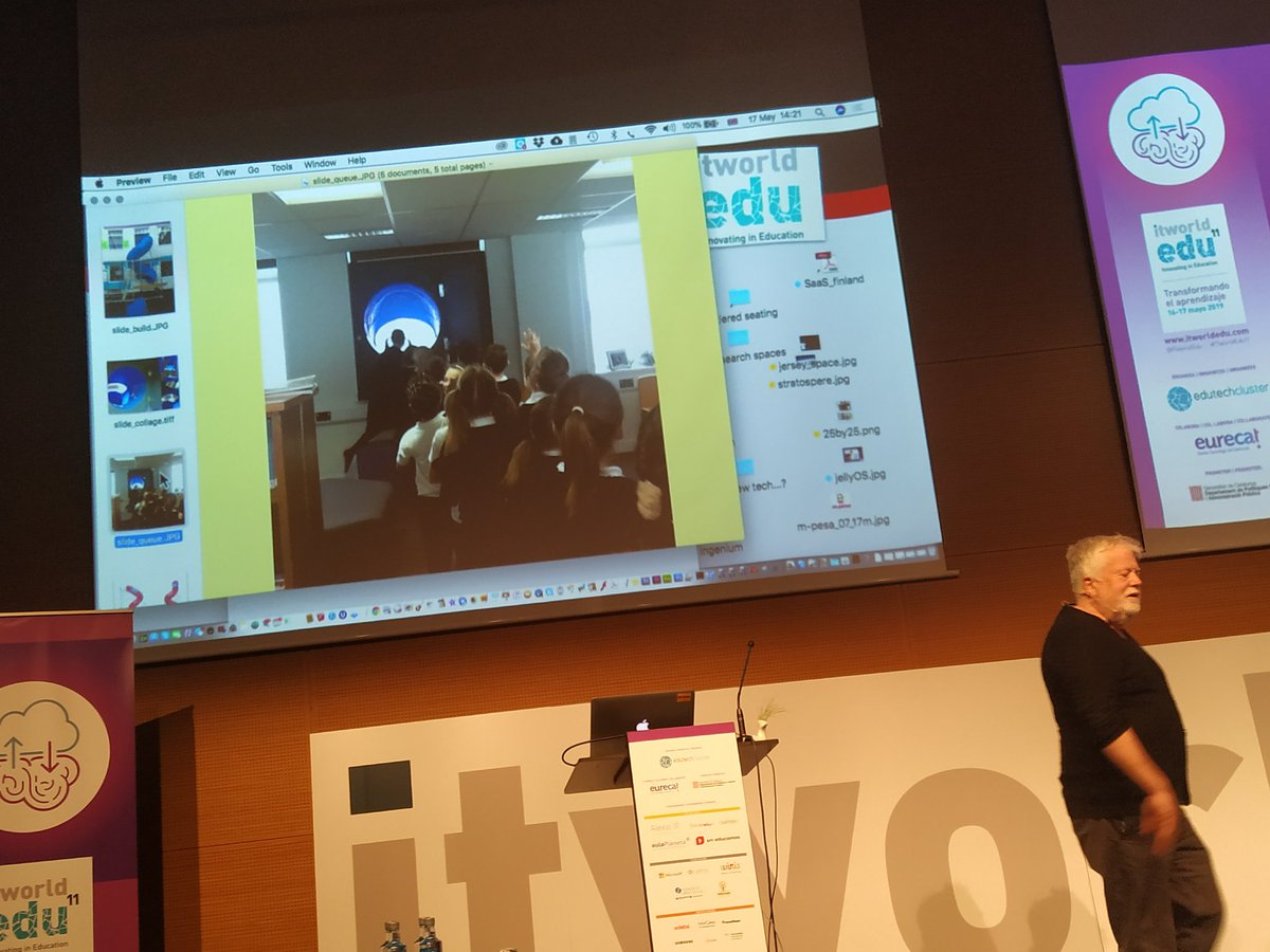 Ideas para atraer a los niños a la biblioteca, ¿Por qué no poner un tobogán como reclamo? 💡 <a href="/stephenheppell/">prof stephen heppell</a> #ITworldEdu11