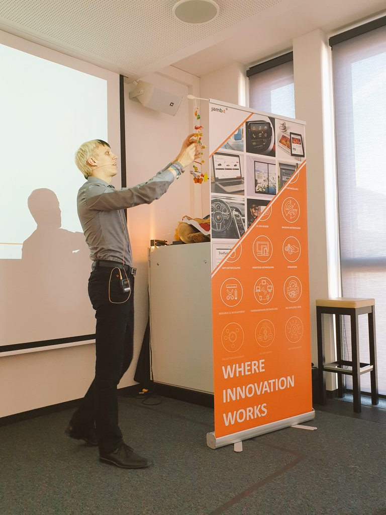 ninahuebi's tweet photo. Weiter geht's mit Thomas zum Thema #SystemischeHaltung 🤗
#coffeetalks #mobile #komplexesysteme #wertequadrat #perspektivwechsel https://t.co/Hk6I7M4Nx7