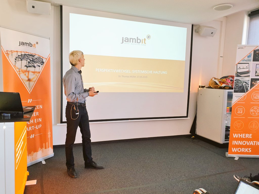 ninahuebi's tweet photo. Weiter geht's mit Thomas zum Thema #SystemischeHaltung 🤗
#coffeetalks #mobile #komplexesysteme #wertequadrat #perspektivwechsel https://t.co/Hk6I7M4Nx7