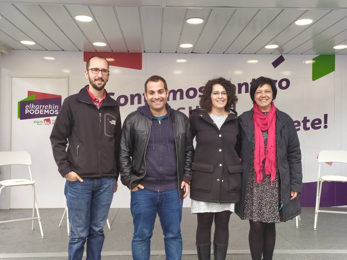 anavinalsblanco's tweet photo. Kaixo! Hoy es el Día Mundial del Reciclaje y desde el #OpenStand de #ElkarrekinPodemos situado hoy en la Plaza de las Mujeres en #Bilbao hemos reivindicado una ciudad saludable y sostenible, porque el cuidado del planeta empieza en cada municipio #TenemosUnPlanAyNoPasaPorUnPlanB https://t.co/0pewHIjRks