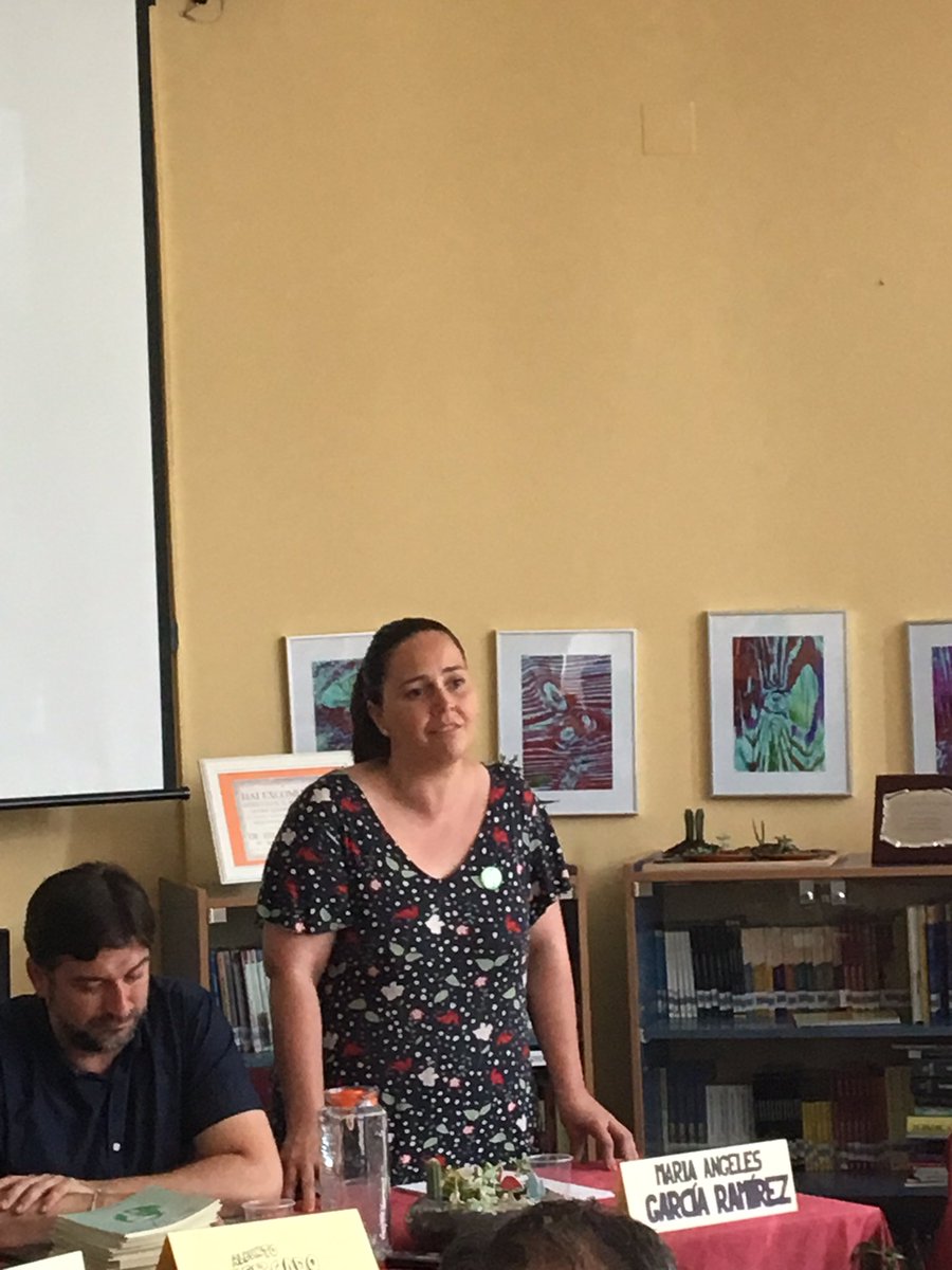 LuisMiguelHerm2's tweet photo. Maria Angeles García Ramírez @AdelanteTomares: “Proponemos una escuela de música municipal, centros cívicos donde los jóvenes se puedan reunir y exista un espacio para ellos” @iesitaca #tomaresadebateiesitaca https://t.co/KcZqhRdFIE