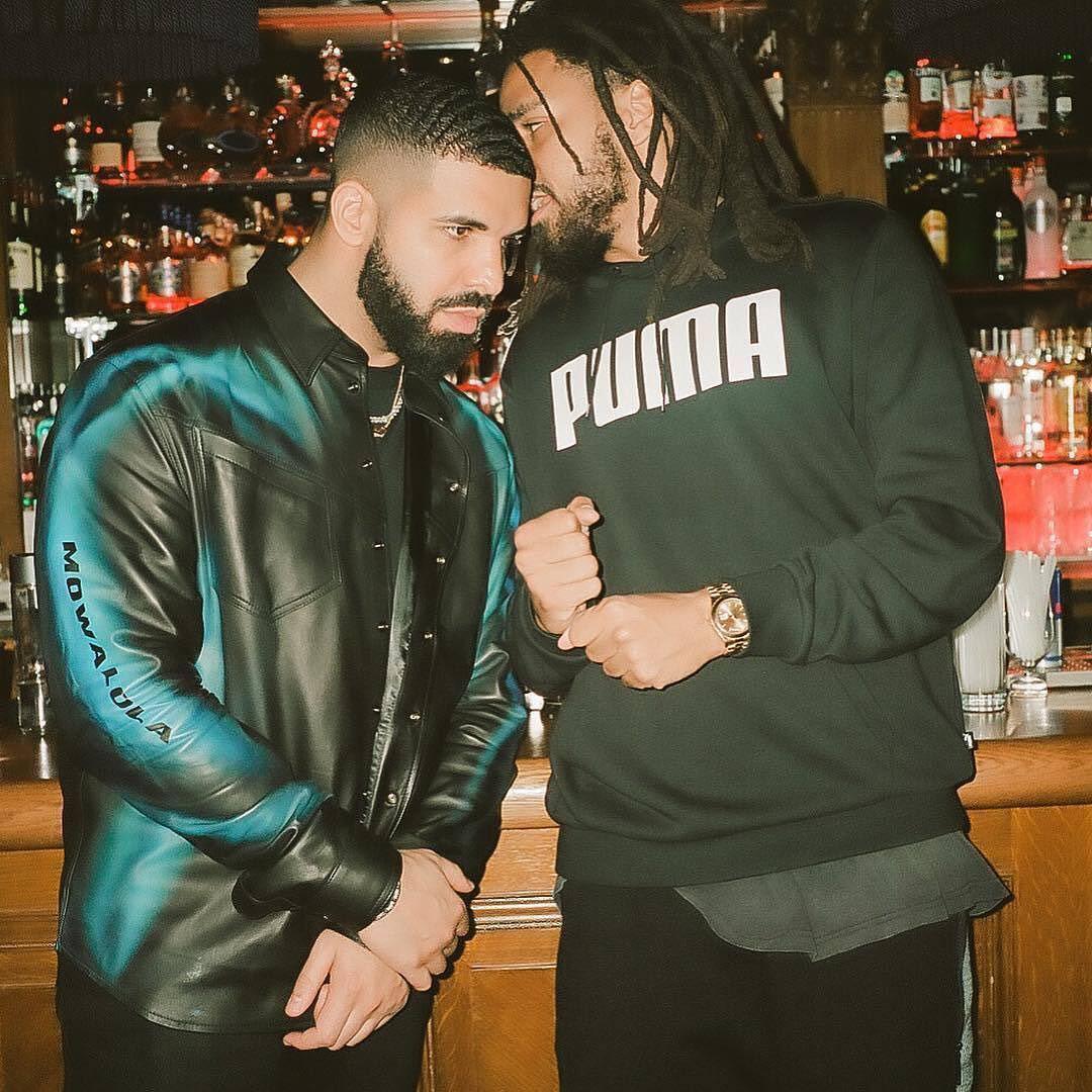 J.Cole, немного нервничая, спрашивает, есть ли у Drake выходы на фото с Джиганом. Drake обещает подумать, что можно сделать.

Почему так? Объясняем здесь: the-flow.ru/foto/geegun-wo…