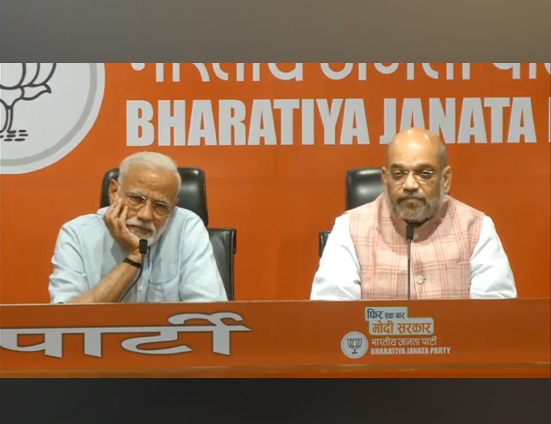 BalajiGupta's tweet image. అంతా నువ్వే చేశావు కదరా...???
👻👻👻

👉🤦🏼‍♂️ 👴👈

#Modilie
#AmitShah
#ModiMadeDisaster
#LokSabhaElections2019
#BJP_भगाओ_देश_बचाओ
#LastWeekOfModi 

-#CBNArmy 
#BangaloreTDP