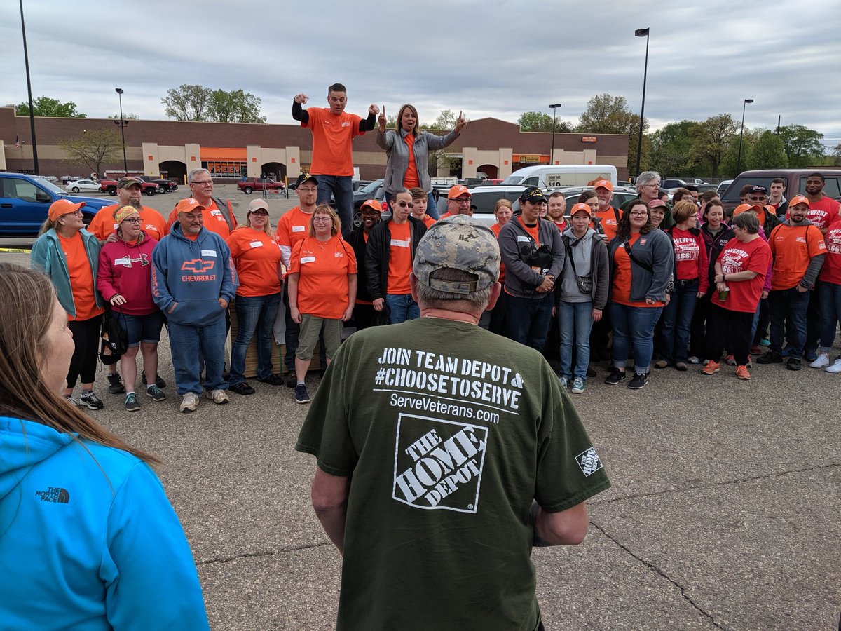 All of our first time volunteers supporting our Veterans! @rachelk1081 <a href="/sutherlandfm/">Frank Sutherland</a> <a href="/bobsaniga/">Bob Saniga</a> @kathyraglin840