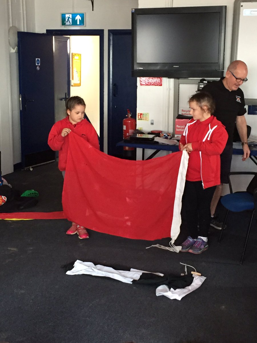CraigfelenP's tweet photo. #cfp1 enjoyed their trip to the @RNLI Aberavon we learnt all about water safety with Bob #cfpfp #cfplandahoy https://t.co/VL1LaRT0Z2