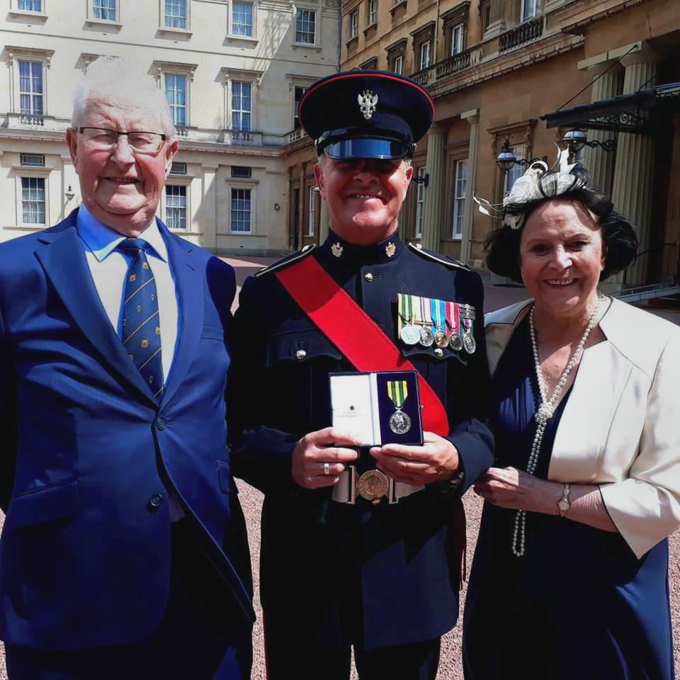 MercianRegiment's tweet photo. WO2 Simon Coulson from the MERCIAN Regiment received his #QVRM 🎖️ yesterday after being awarded the medal in the New Year's Honours list.

Well done Simon! #StandFirmStrikeHard https://t.co/VFtMsedtEb