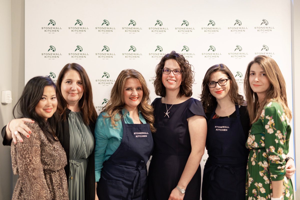 Eccoci: le 5 socie fondatrici di #SayGood insieme a Carol Deeney, delegata <a href="/StonewalKitchen/">Stonewall Kitchen</a> in visita a Milano per l' evento #StonewallKitchenAperitivo durante la #MilanoFoodWeek
 #StonewallKitchen <a href="/VatySuvimol/">Vatinee Suvimol</a> <a href="/CriPanizzuti/">Cri Panizzuti</a> <a href="/SilviaMacedonio/">Silvia Macedonio</a> <a href="/MonicaZacchia1/">Monica Zacchia</a> <a href="/Spadellatissima/">Lina d'Ambrosio</a>