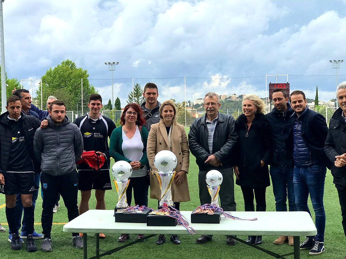 CMUSCHOTTI's tweet photo. ⚽️ ⚽️ Remise des prix de la finale nationale de la rencontre entre les jeunes apprentis #ANDSA
Je félicite tous les jeunes apprentis pour leur belle prestation et leur adresse tous mes encouragements. #CFA #Toulon https://t.co/q8WTzfJ8IR