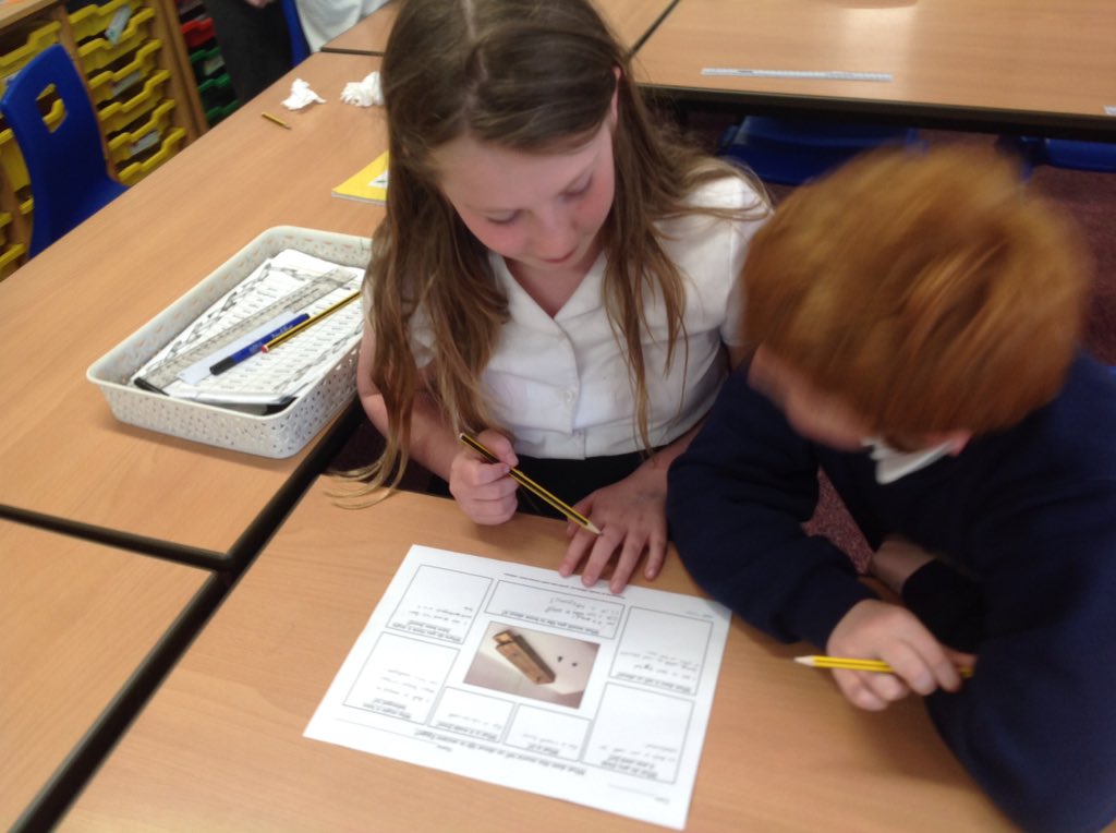 MrsCyear5's tweet photo. Year 4 investigating artefacts and coming up with thoughtful questions to ask about them, after making close observations of them #lovehistory #sourcequestions https://t.co/tZCcBGzTxX