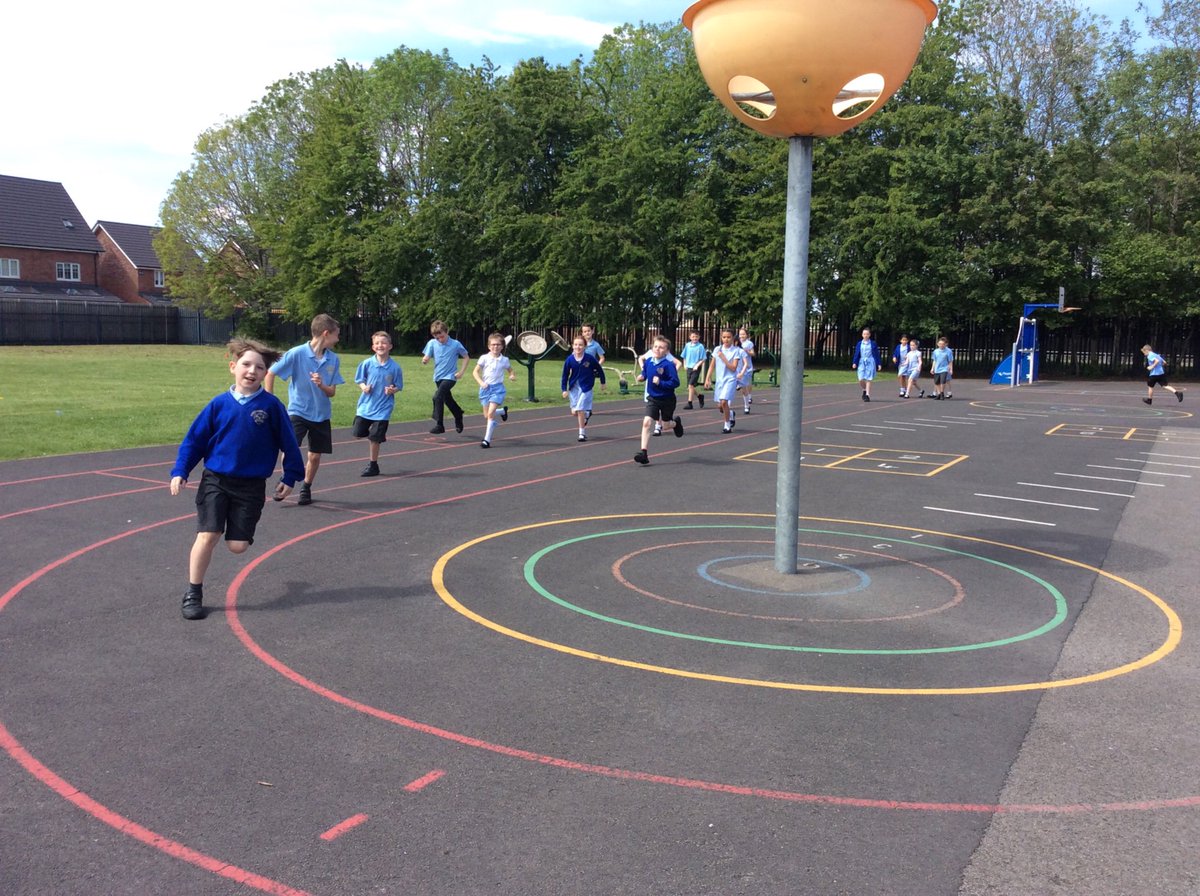 ClassRigby's tweet photo. Year 4 taking part in the daily mile @ssppcps #merseysidedailymile #milesofsmiles ππΌββοΈππΌββοΈ https://t.co/fZFfVKY7i4