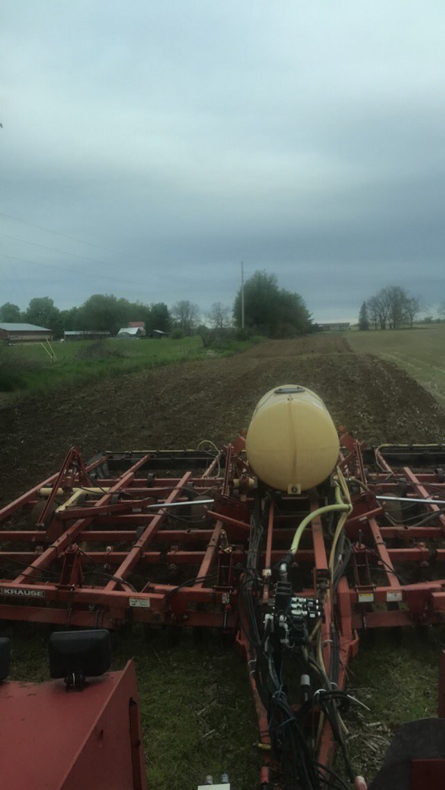 DryerDaniela's tweet photo. Only thing that make this better is Sunshine 🌞 #planting2019 https://t.co/6tFdRfKRFp