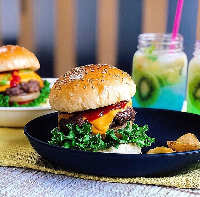レシピと料理がひらめく Snapdish على تويتر あかねさんのお料理 チーズバーガー Snapdish Foodstagram Instafood Homemade Cooking Foodphotography Instayummy 料理 おうちごはん テーブルコーディネート 器 暮らし ハンバーガー 手作り