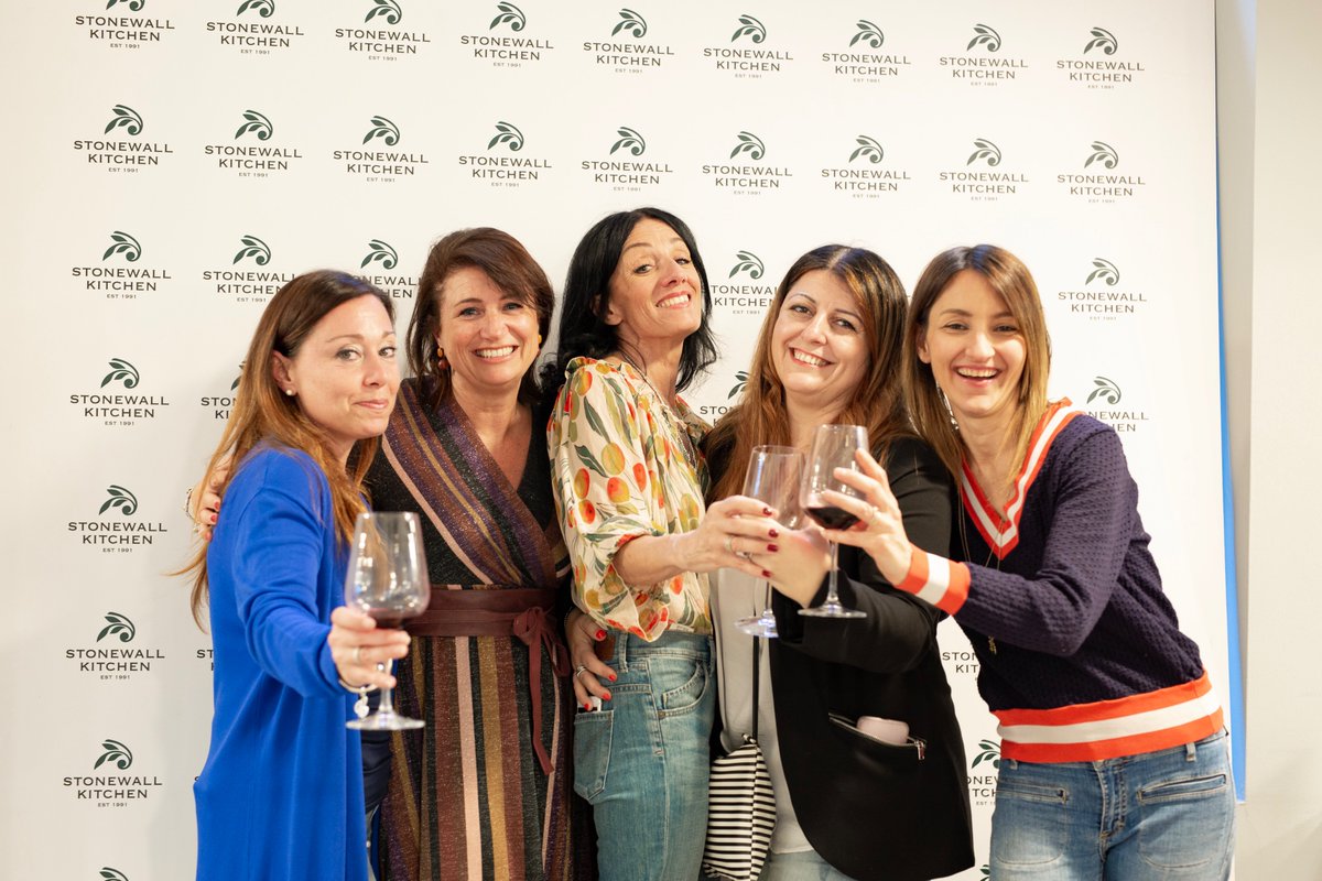 Le nostre amiche food blogger sono tra le più sorridenti del web😀
<a href="/carlanegri8/">carla negri</a> <a href="/taniaa79/">Speck and the city</a> <a href="/dipmiky/">DINNER IN PROGRESS</a> <a href="/Clarapasticcia/">Clara pasticcia</a> <a href="/cucina_ema/">La cucina di Ema</a> <a href="/StonewalKitchen/">Stonewall Kitchen</a> #StonewallKitchen #StonewallKitchenAperitivo