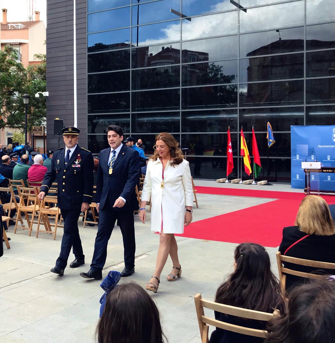 Gran celebración del Día de la Policía en #Alcorcón. Felicitación a los FCSE y en particular a <a href="/guardiacivil/">Guardia Civil</a> por detención del asesino Josu Ternera. Agradecimiento a <a href="/policia/">Policía Nacional</a> y <a href="/PoliciaAlcorcon/">Policía Municipal de Alcorcón</a> por reducción 7 puntos tasa delincuencia. Reconocimiento policías que se jubilan.
