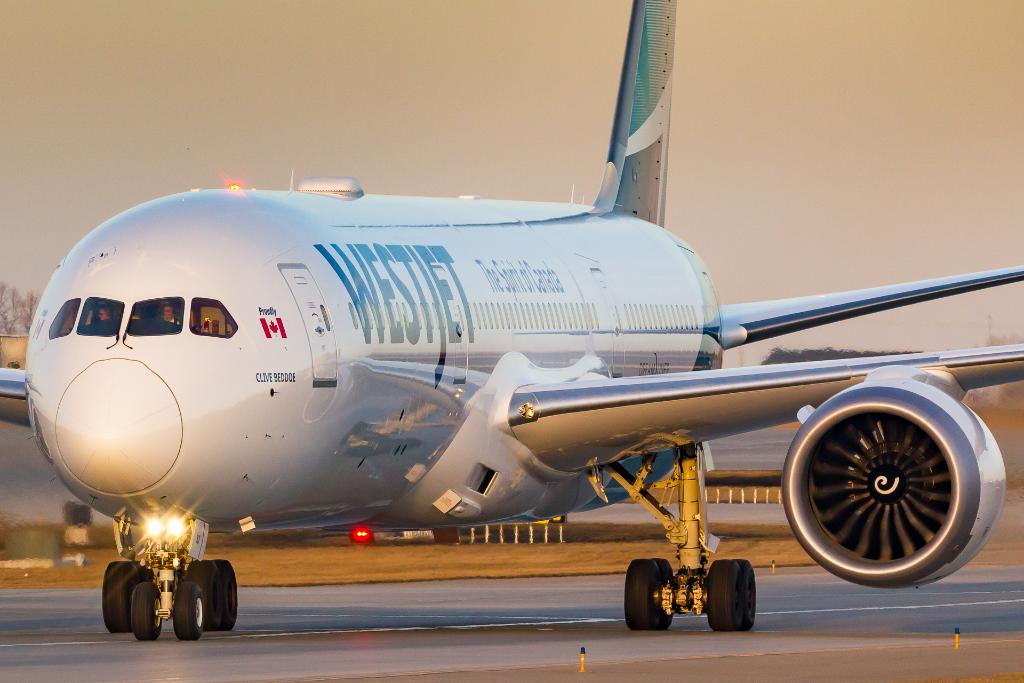 WestJet's tweet photo. We're ready to take off for the long weekend, are you?

Photo via AP Aviation Photography ✈️ #WestJet787 https://t.co/2H5MMIbVtw