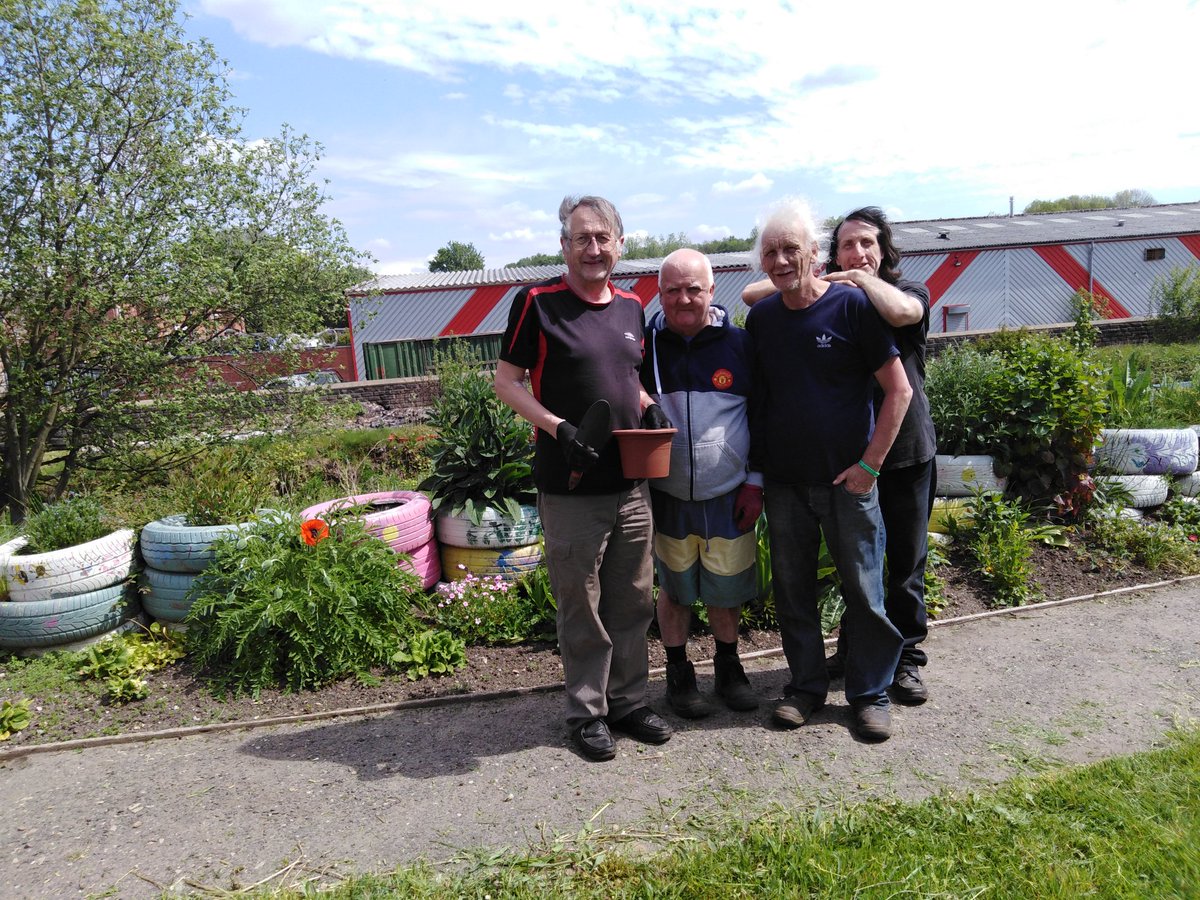 Petrus_PIER's tweet photo. #MentalHealthAwarenessWeek at the @petrus_cmty garden. Who can deny the benefits of using public spaces as a therapeutically informed environment for all the community to access. We're open till 4 to escape the concrete jungle 😁😎😁 @rochdaleinbloom @RHSBloom https://t.co/zik8p70ulK