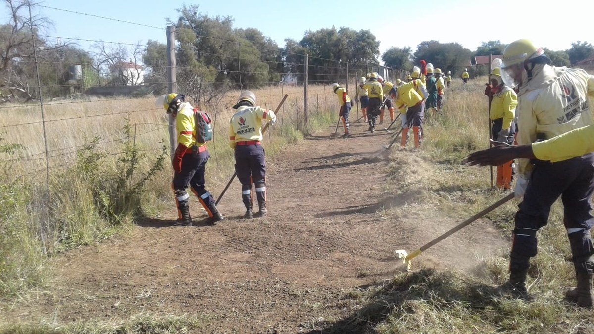 wo_fire's tweet photo. 95 North West firefighters continue with their YCTC. They did a line construction, used to prevent fire from spreading from one area to another & walked through a fire wall, a technique used by firefighters when trapped by a fire
#NorthWest_YCTC #FireSeasonReadiness https://t.co/WDnimKQKVO
