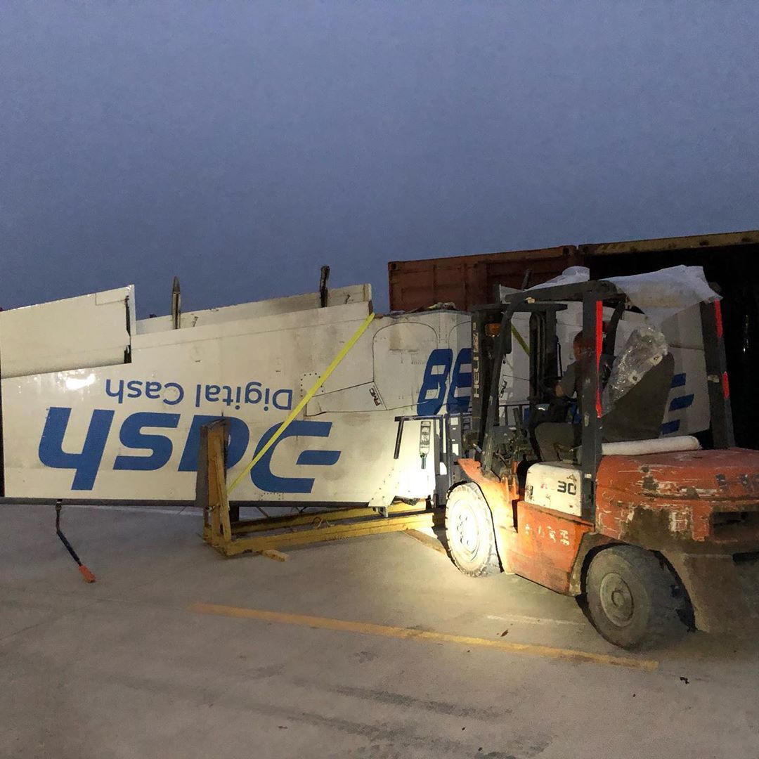 AirShow_360's tweet image. If you thought IKEA furniture was difficult to put together, try building a plane! WOW! 😮

Repost @dash_aerosports:

&quot;@acrojet from box to flying in 2 days. Amazing effort and long hours from my ground crew. 💪
.
#L39 #dash #method7 #mygoflight #dash_aerosports #aircraft #pilot