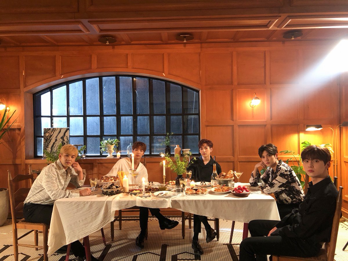 [NU'PAPA] 러브와 함께 Like 신발 끈 Our LOΛE is 풀리지 않을 듯 발맞춰 걸어온👫 우리의 시간을 추억하며 찍은 #Talk_about_love💕 이번 활동 많이 사랑해 주셔서 감사합니다🙇‍ 
#늉이의_늉이의_러브는_매일
#talk_about_LOΛE