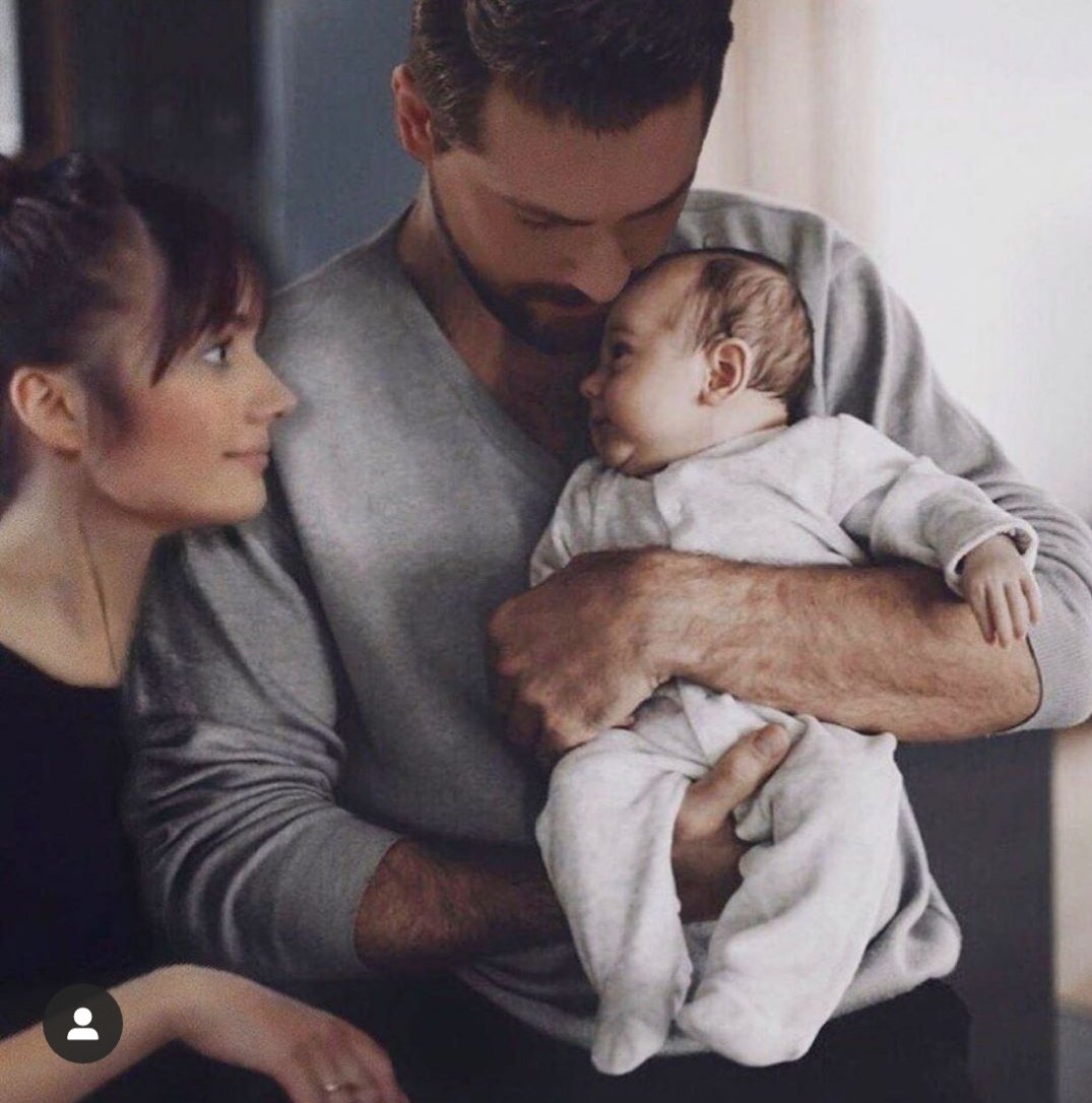 LorellaSindoni's tweet photo. I would have liked a third season with them ... their honeymoon .. And above all a little 🐻 eyes 💎Thanks for the wonderful emotions you gave us. 🇮🇪 #YasakElma #FoxTurkey #zeynepyılmaz #AlihanTaşdemir #zeyal #Ask #istantlove #OnurTuna #SevdaErginci @onurtuna @sevdaerginci https://t.co/FDY4mF3Q4O