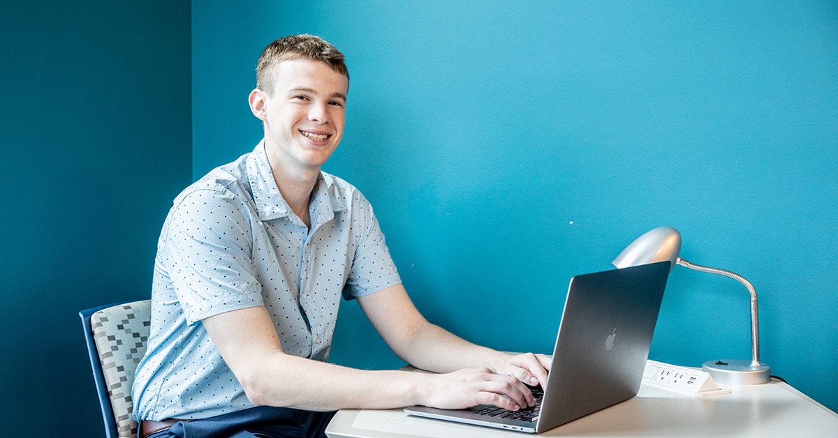 #ICYMI Ryan Healy '19 added his insight on #internships &amp; co-ops to a <a href="/USNewsEducation/">U.S. News Education</a> article:

After doing a co-op with <a href="/newbalance/">New Balance</a> 🗣️ "The co-op should teach the student what it is like to work for a company full-time" 

👉 endi.co.tt/USNWR-Co-Op  #ThisIsEndicott