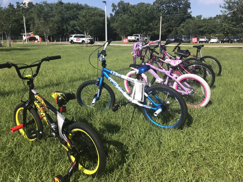 OCPSnews's tweet photo. These bikes are rewards for  students with perfect attendance at @LakeWeston_OCPS, and are generously provided by #PartnerinEd @leosilva of  @SilvasPainting! #MakingADifference #BikesForSummer #SummerBreak #PerfectAttendance https://t.co/onUmkyJ81i