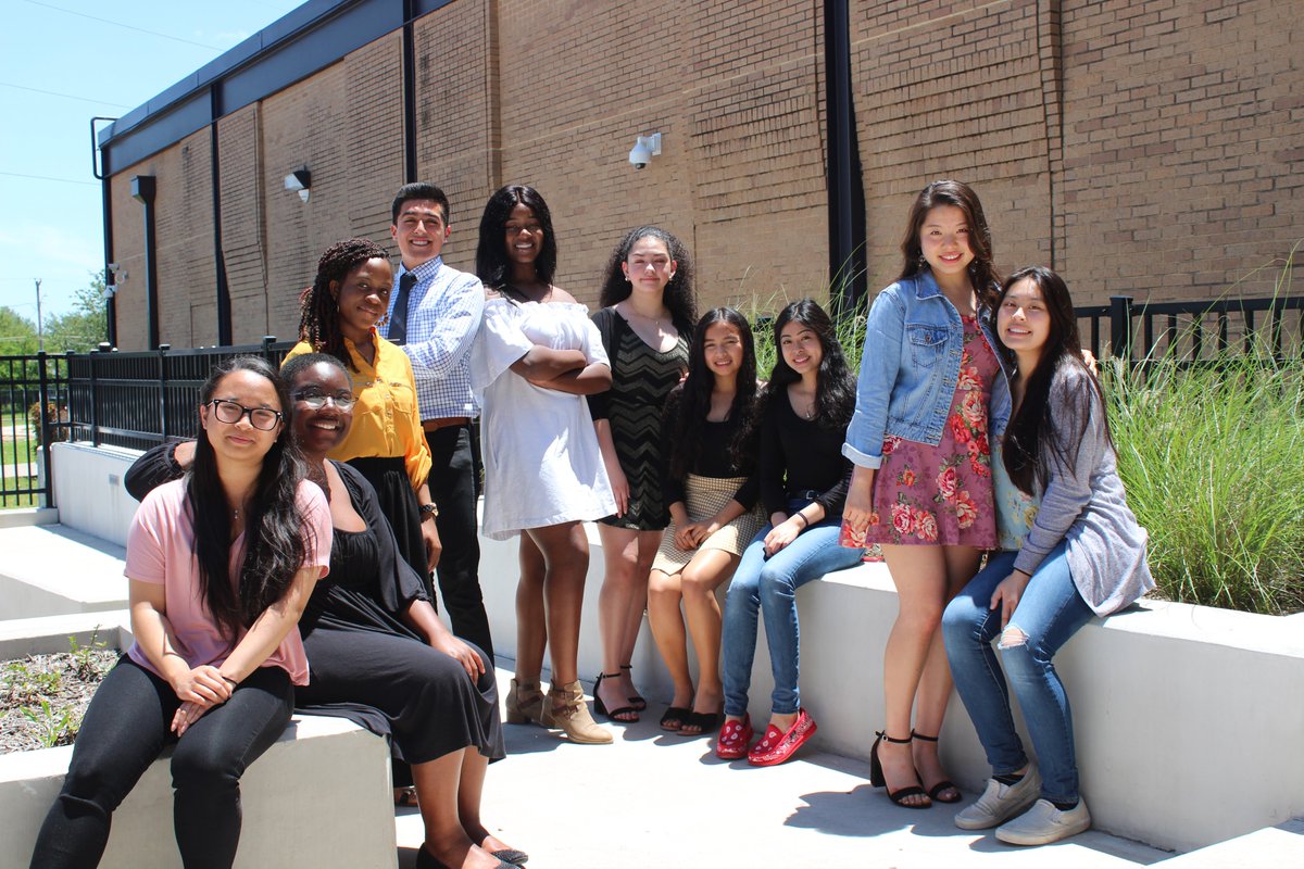 grandprairieisd's tweet photo. Congratulations to the the Top Students @DubiskiJaguars, @SGPHS, @GPHSGophers, and @GPFAA102! #GPISDGradutes #Classof2019 https://t.co/xy369VnlWT