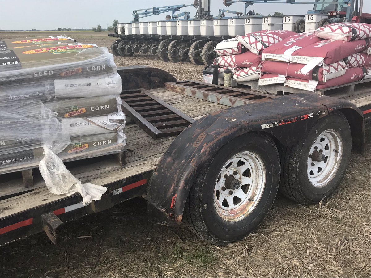 tracyh_growmark's tweet photo. #dualbrand corn planting happening today. @SouthCentralFS #FSInVision https://t.co/mJTYEVdScM