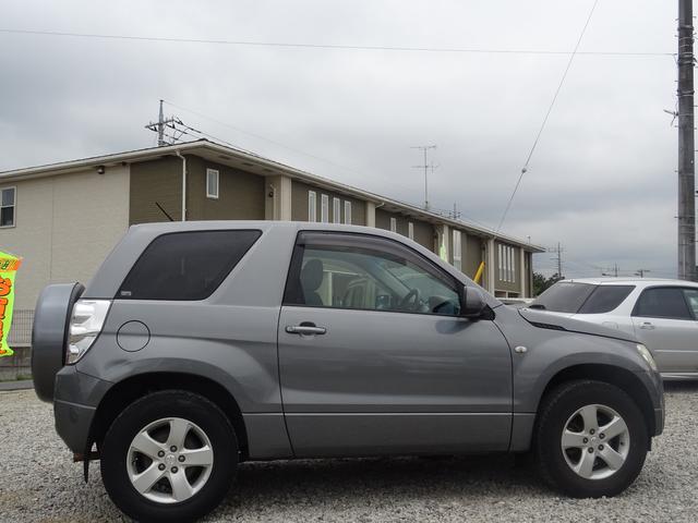 個性的な車を偏見で紹介するbot スズキ エスクード1 6xc 3ドアショート 1 6l縦置きfrベース プレミアムガソリン 5速mt 4wdのみで副変速機省略という重度の鈴菌感染者専用グレードだった たった一年間で終了したが沢山の脳汁を出させることに成功