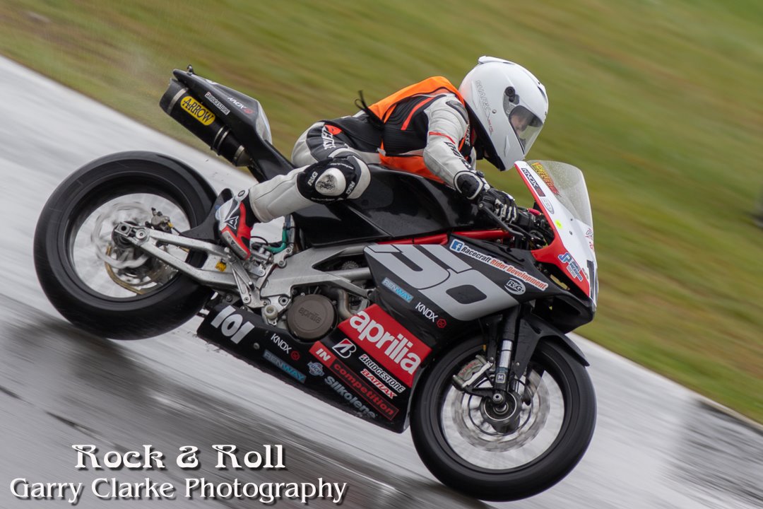 GarryClarkeTog's tweet photo. #flipbackfriday to 1994 and a wet weekend @SnettertonMSV and a wet #superteens race at the Supercup round with Darren North on a Kawasaki ZXR 400. It would seem I make a habit of it as it was wet a few weeks back for the Superteens run at #thundersportgb recently https://t.co/CBo741hKIS