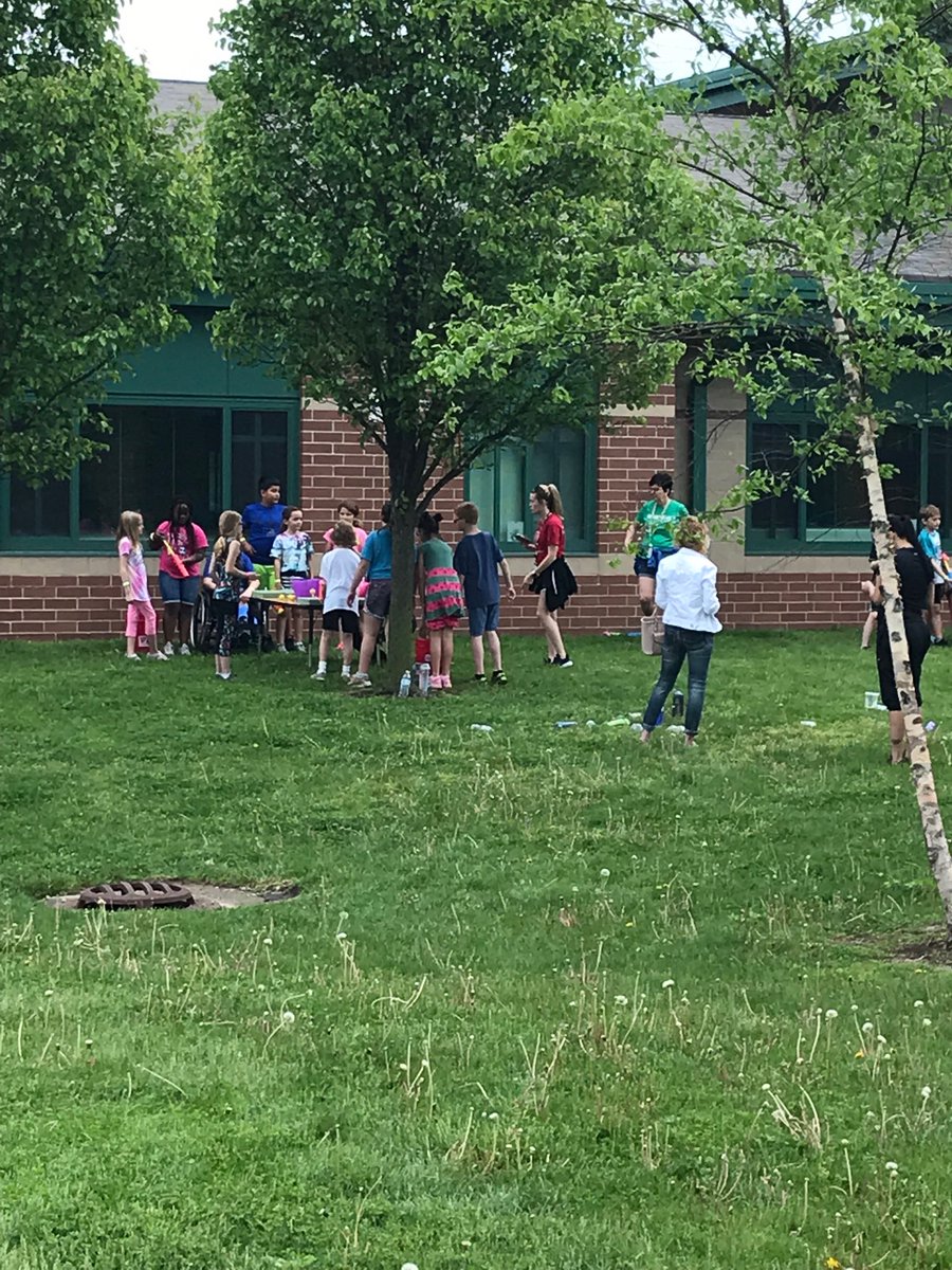 HallMtes's tweet photo. Field Day is up and running!!!  Thanks Mrs. Miller for organizing such a fun day! https://t.co/3MNKSlhFf1