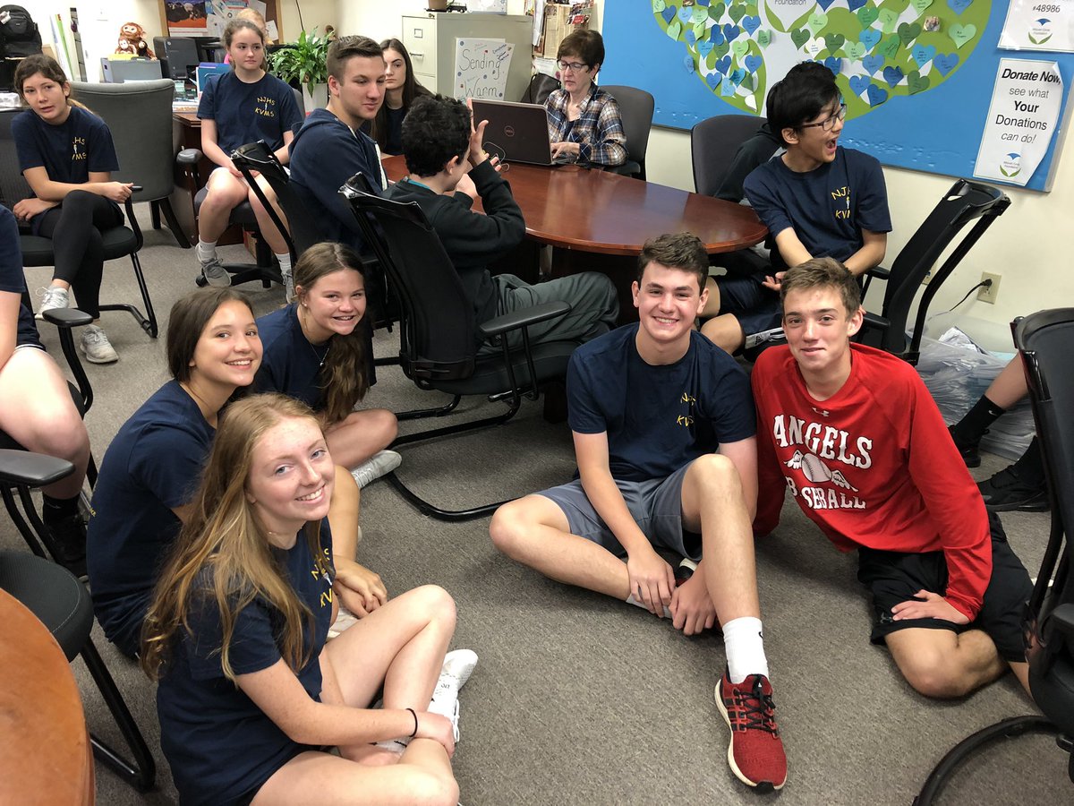 vfasy's tweet photo. KV NJHS students getting ready to sort and pack at Mitzvah Circle Foundation #service @JKircher007 @kvewerth1 @CarolCbrmiller @MrsGins https://t.co/Wj9CCMYGPZ