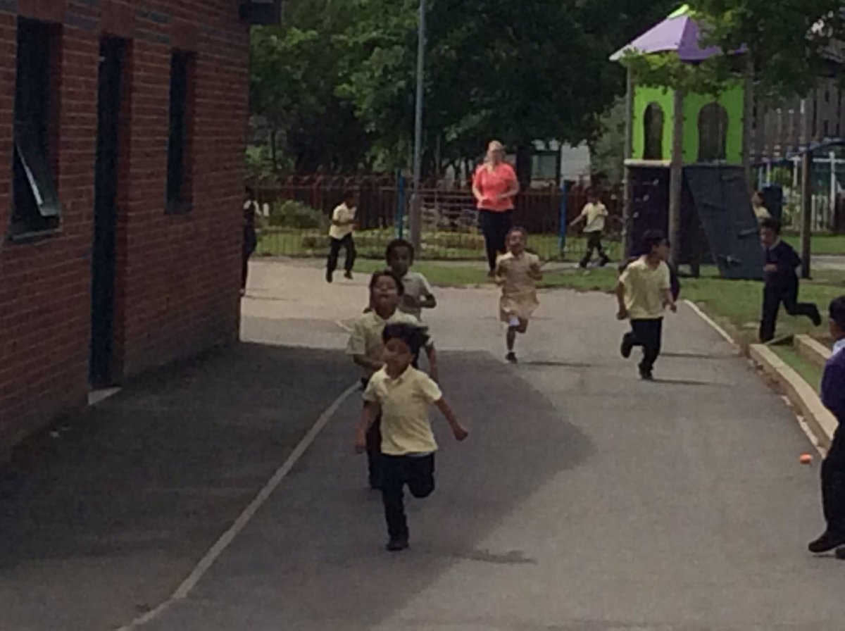 Year1Kingsley's tweet photo. A tremendous effort from 1C running the #merseysidedailymile #MilesOfSmiles https://t.co/c6XGwAHCAO