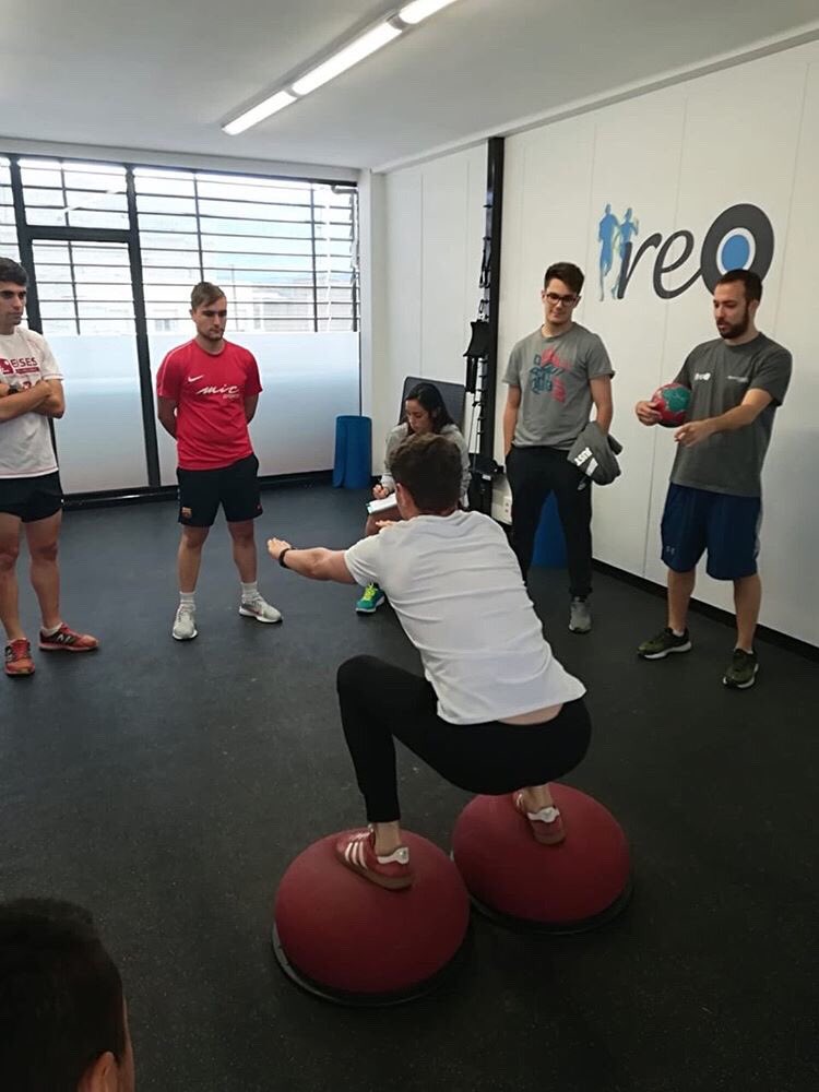 reQgroup's tweet photo. Aquest matí els alumnes de 2n de CAFiE @EUSES_Oficial han realitzat  una classe pràctica de preparació física en handbol a les instal·lacions de reQsport. https://t.co/vz54cpciBv