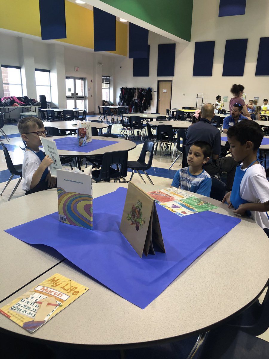 owens_class's tweet photo. Reading restaurant! https://t.co/LeKktRnr0C