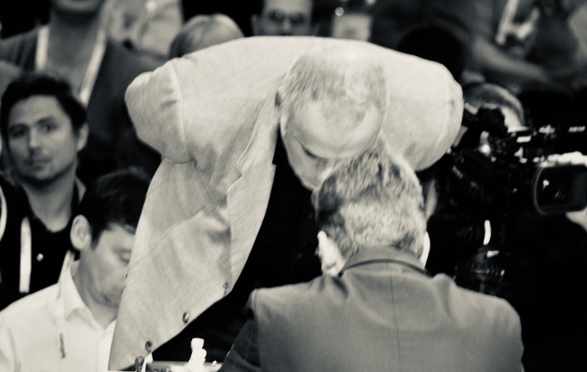 ArnaudLeRoux's tweet image. « Huuuummm... à quelle sauce vais-je les manger ... »
@Kasparov63 en mode performer contre 14 adversaires sur l’espace #edfPulse ! Great moment... 
Poke @EDFofficiel @EDFpulse @edfrecrute #Kasparov #Vivatech