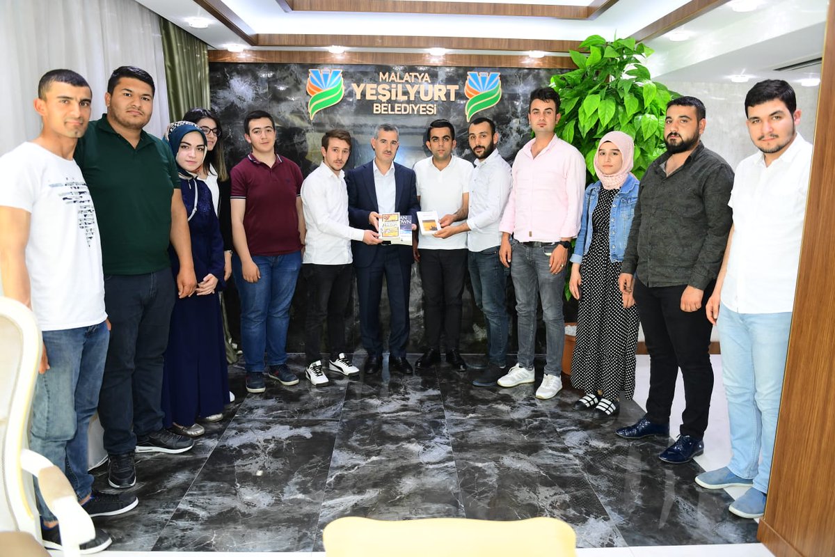 AK Parti Yeşilyurt Gençlik Kolları eski yönetimi bizleri ziyaret ettiler. Yapmış oldukları bu nazik ziyaretten dolayı kendilerine teşekkür ediyorum.
