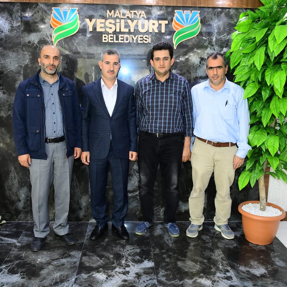 İnönü Üniversitemizin Öğretim Görevlileri Doç. Dr. Sn. Yaşar Ayaz, Doç. Dr. Sn. Ömer Faruk Dursun ve Doç. Dr. Sn. Burhan Karakoç'a bu nazik ziyaretleri için teşekkür ederim.