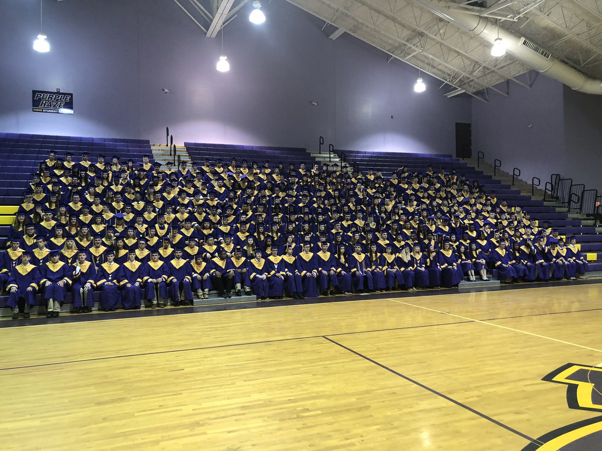 Dr_BrianJohnson's tweet photo. Senior picture complete. Senior picnic is underway! #RaiseTheFlag @CHHSPirates #CorinthCrew #JoCo2020 #ClassOf2019 https://t.co/BDDwJ8Sj2l