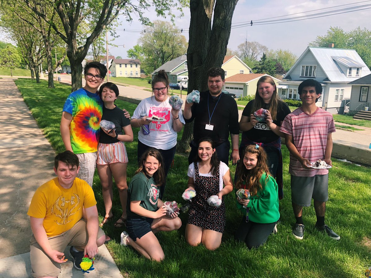 Mixed Choir tie-dyed t-shirts for the concert next week! We can’t wait to see how they turn out. The concert is on Thursday, May 23 at 7:00 pm in the auditorium. #lpchoirfam #bonding 👕🌳🎼