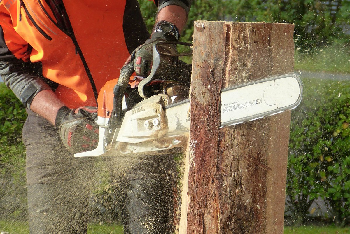 ThePowerOutletN's tweet photo. If you're looking for a new chainsaw or a chainsaw repair service, then come on in! We have plenty of awesome options available and sharpening services! Come on in! #ThePowerOutlet #NC #Mooresville https://t.co/DDwc7QxEhO