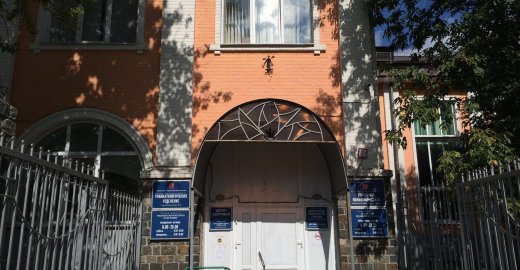 Это здание поликлиники так называемый выявленный объект культурного наследия и входит в ансамбль жилых домов рабочего жилищно-строительного кооперативного товарищества «Бауманский строитель» на Малой Семеновской улице. ok.ru/profile/575783…